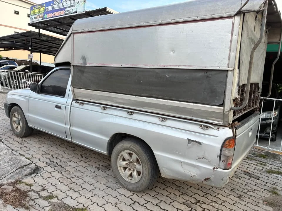 2000 Mazda 2500 Fighter V 3