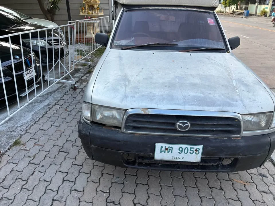 2000 Mazda 2500 Fighter V 2