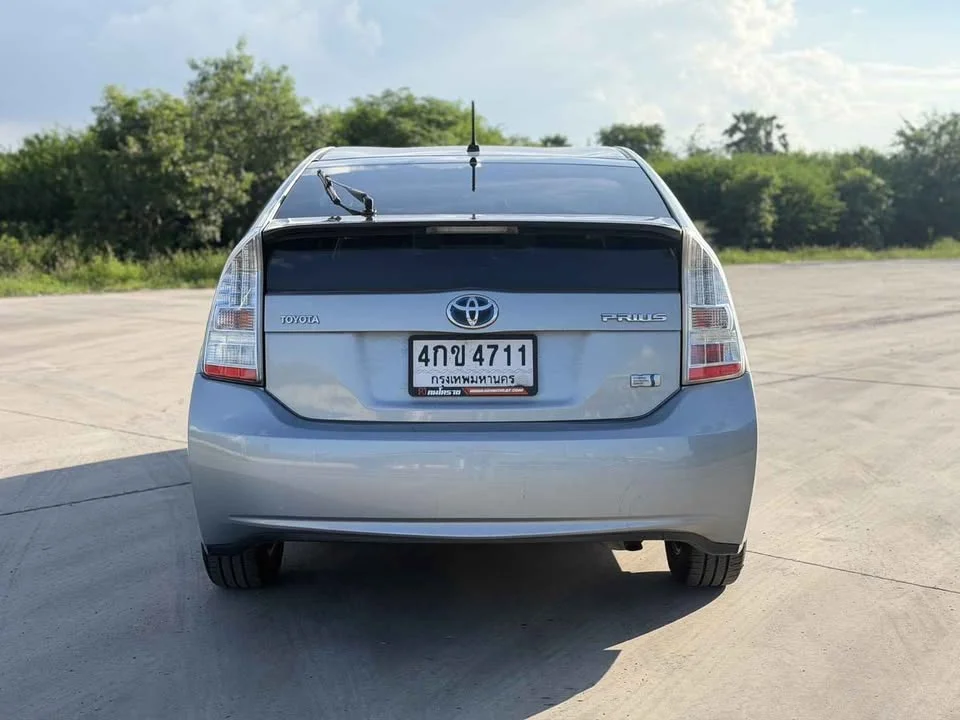 2011 Toyota Prius III 2