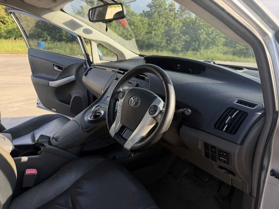 2011 Toyota Prius III 3