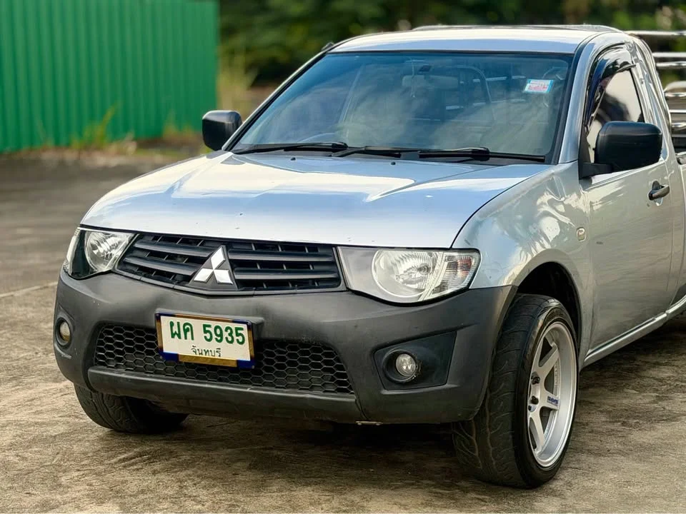 2012 Mitsubishi Triton IV 2