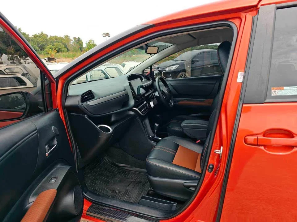 2017 Toyota Sienta II 2