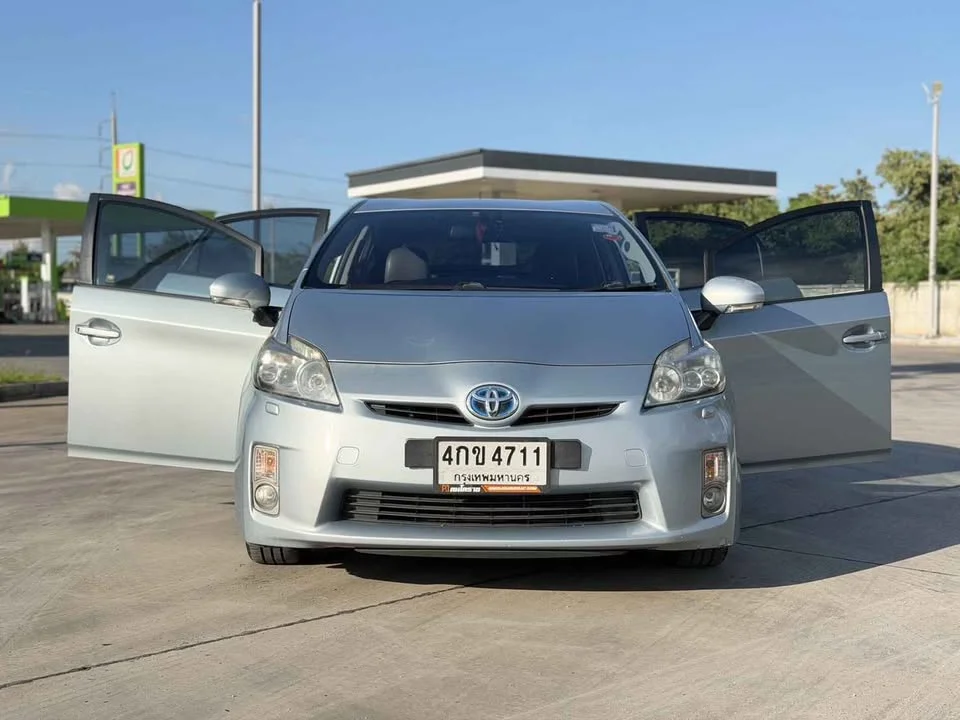 2011 Toyota Prius III 2