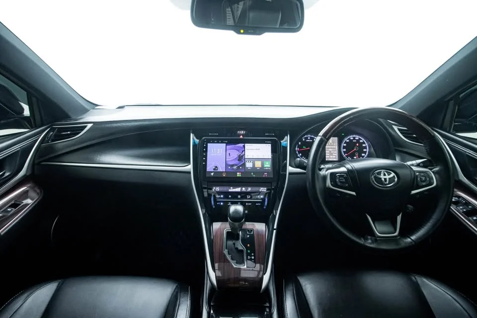 2015 Toyota Harrier III 2