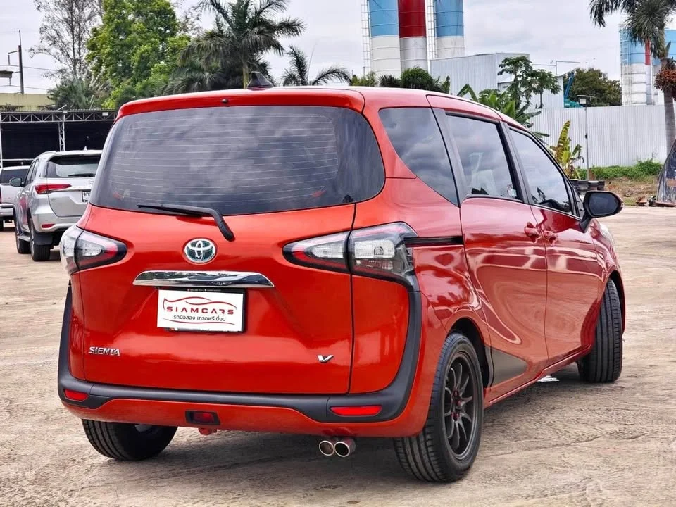 2017 Toyota Sienta II 3