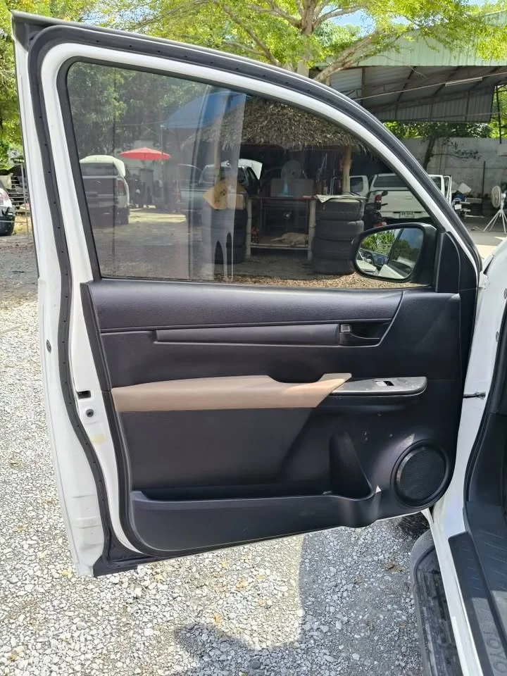 2016 Toyota Hilux VIII 2