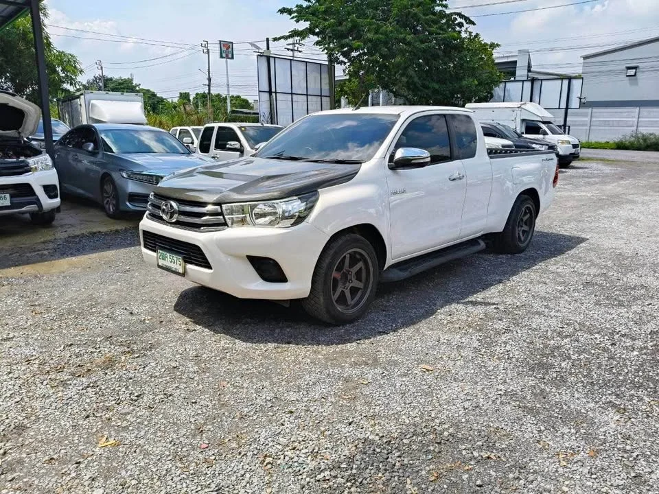 2016 Toyota Hilux VIII 2