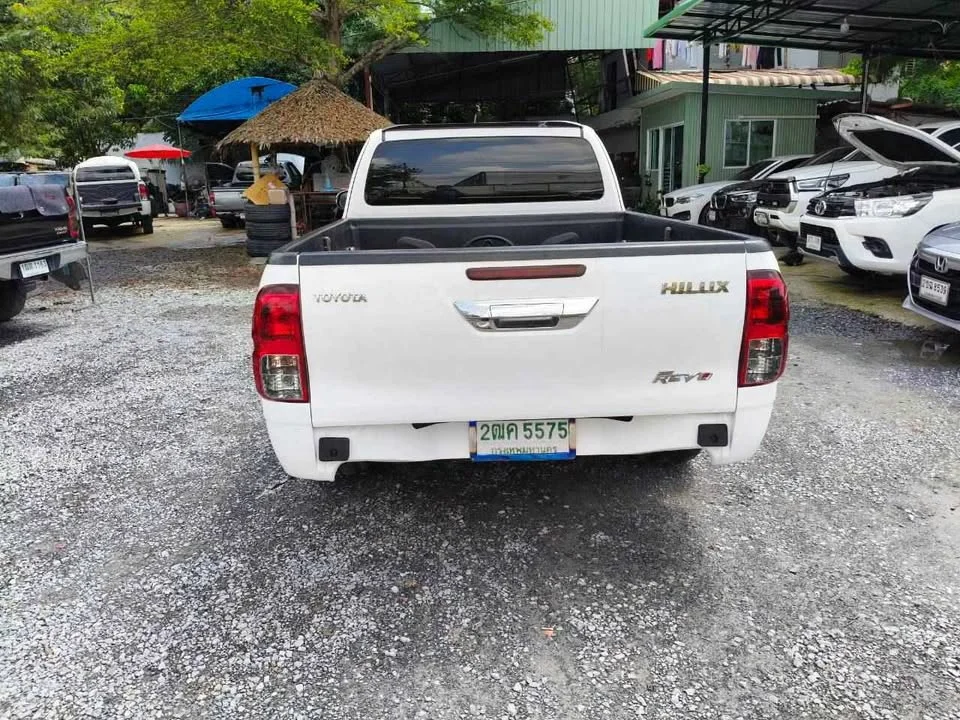 2016 Toyota Hilux VIII 2