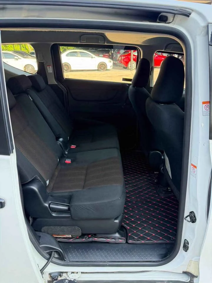 2016 Toyota Sienta II 3