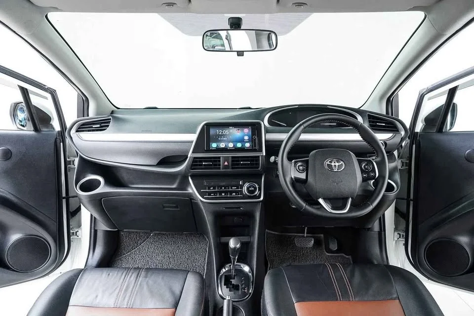 2017 Toyota Sienta II 2