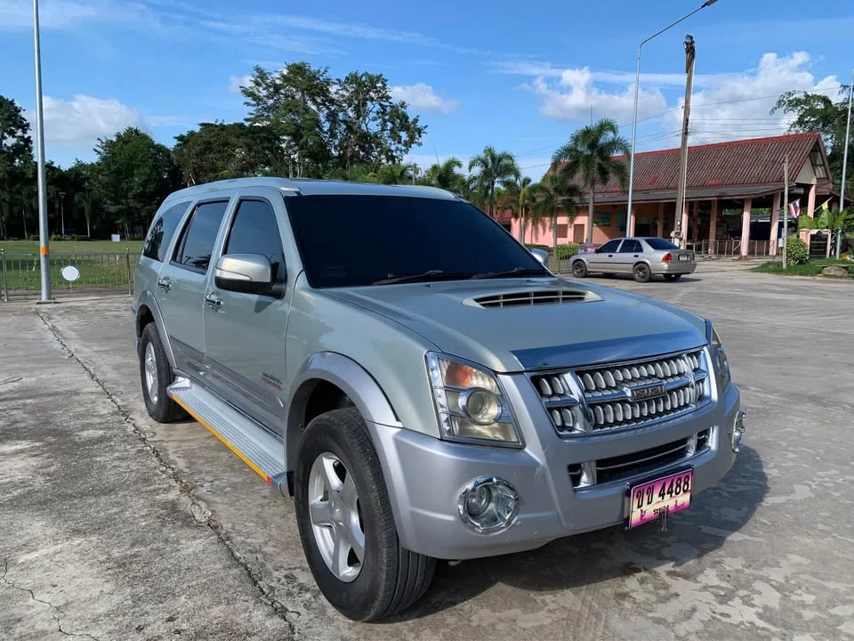 2008 Isuzu MU-7 2