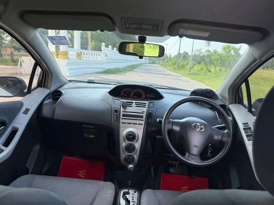 2009 Toyota Yaris II 2
