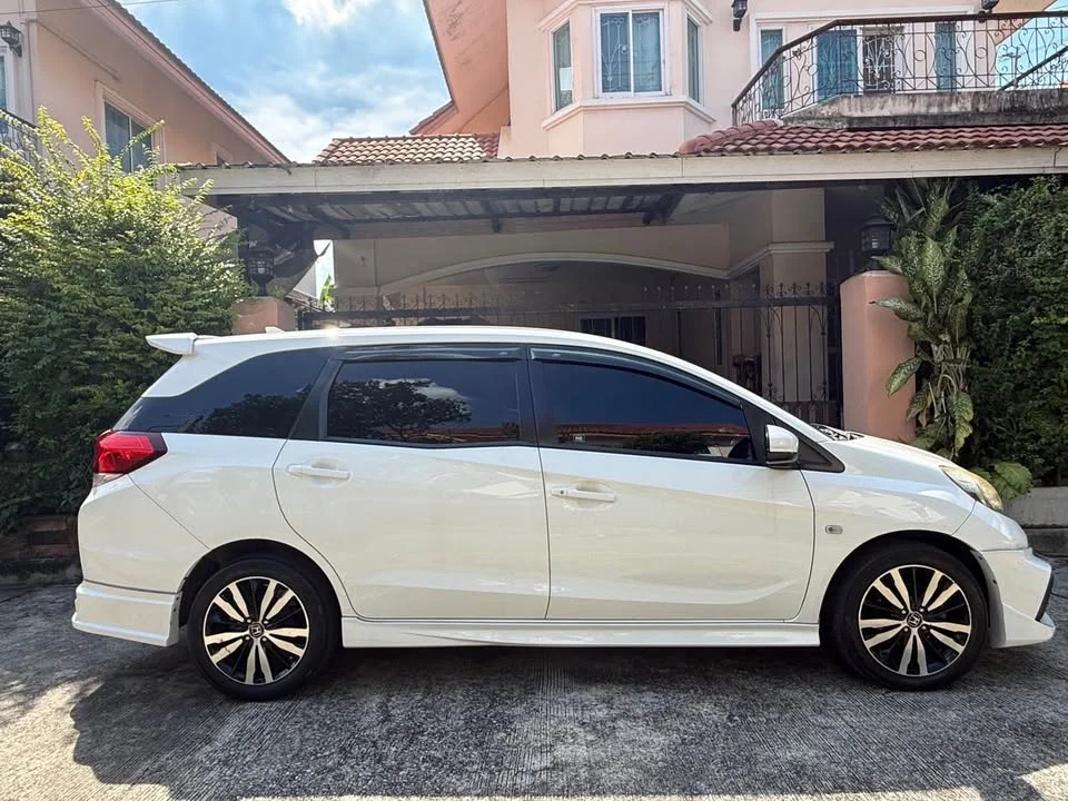 2014 Honda Mobilio II 2