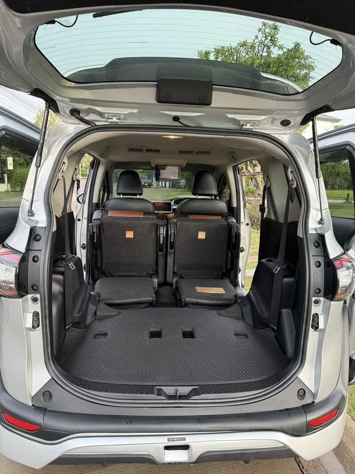 2017 Toyota Sienta II 2