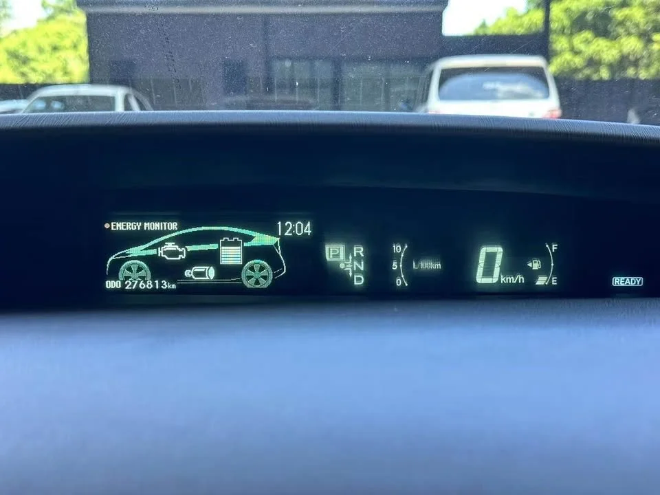 2010 Toyota Prius III 2