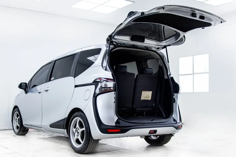 2017 Toyota Sienta II 3
