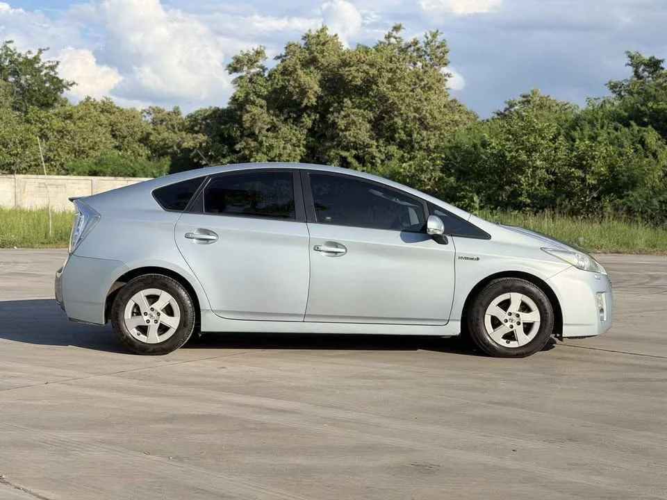 2011 Toyota Prius III 2