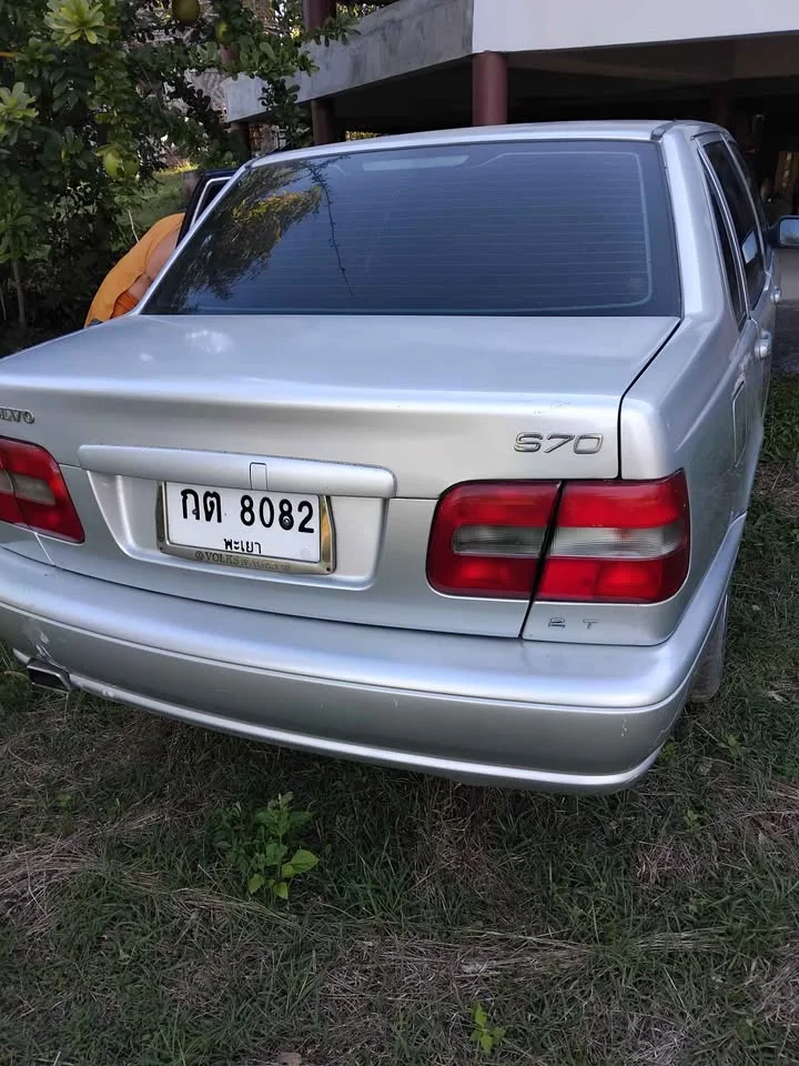 1999 Volvo S70 2