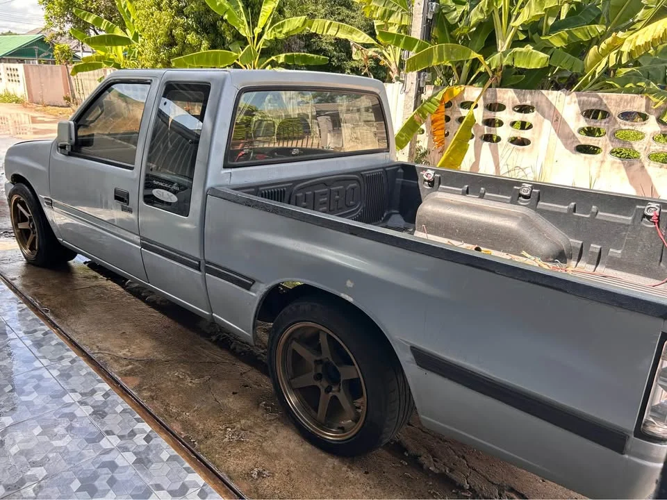 1995 Isuzu TFR III 3