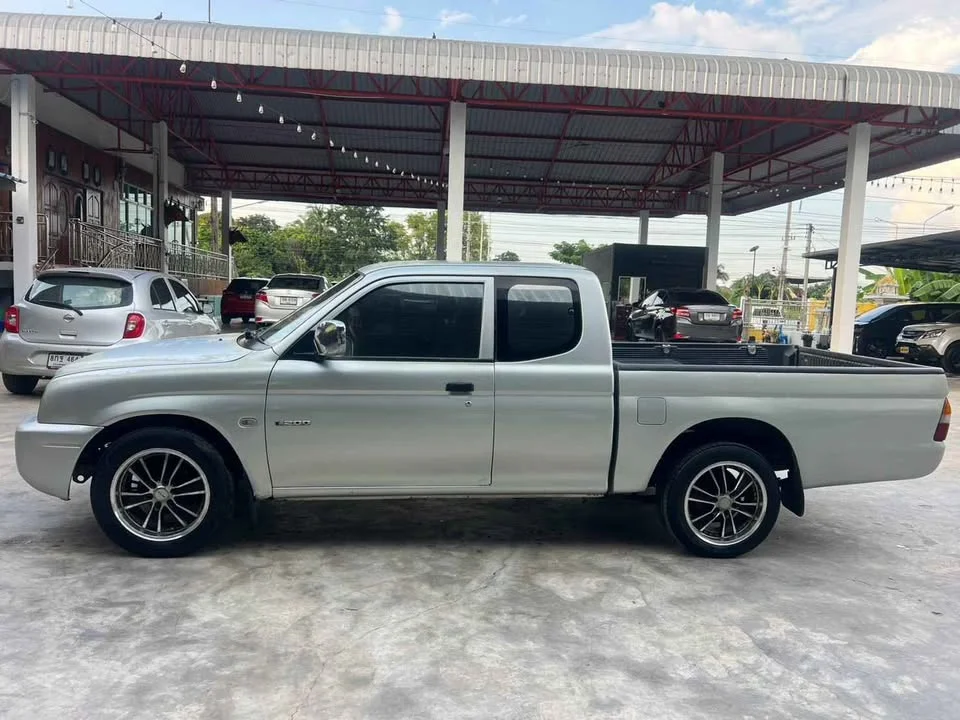 2002 Mitsubishi Strada III 3