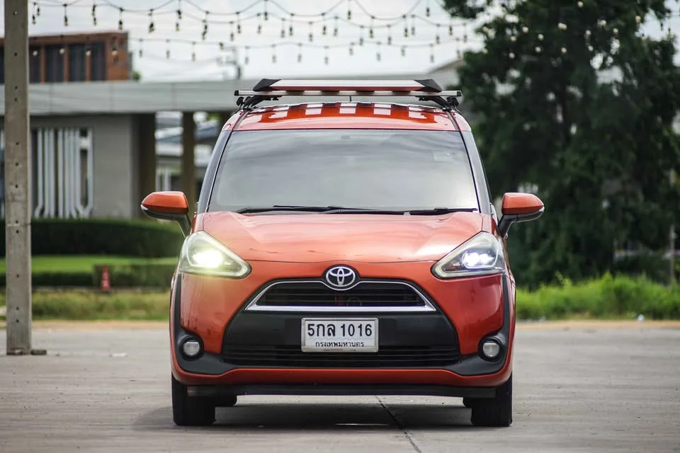 2016 Toyota Sienta II 3