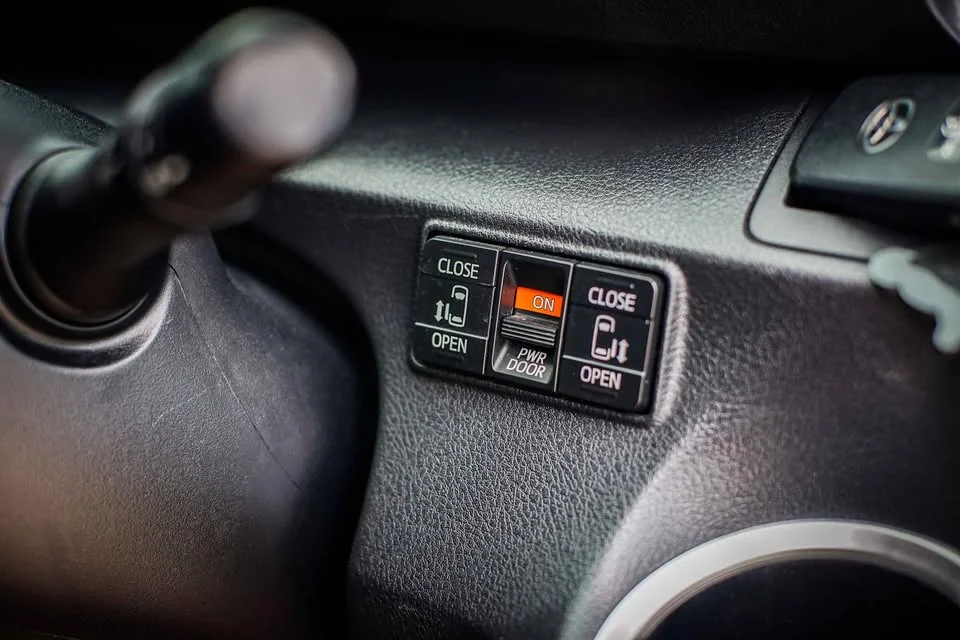 2016 Toyota Sienta II 2