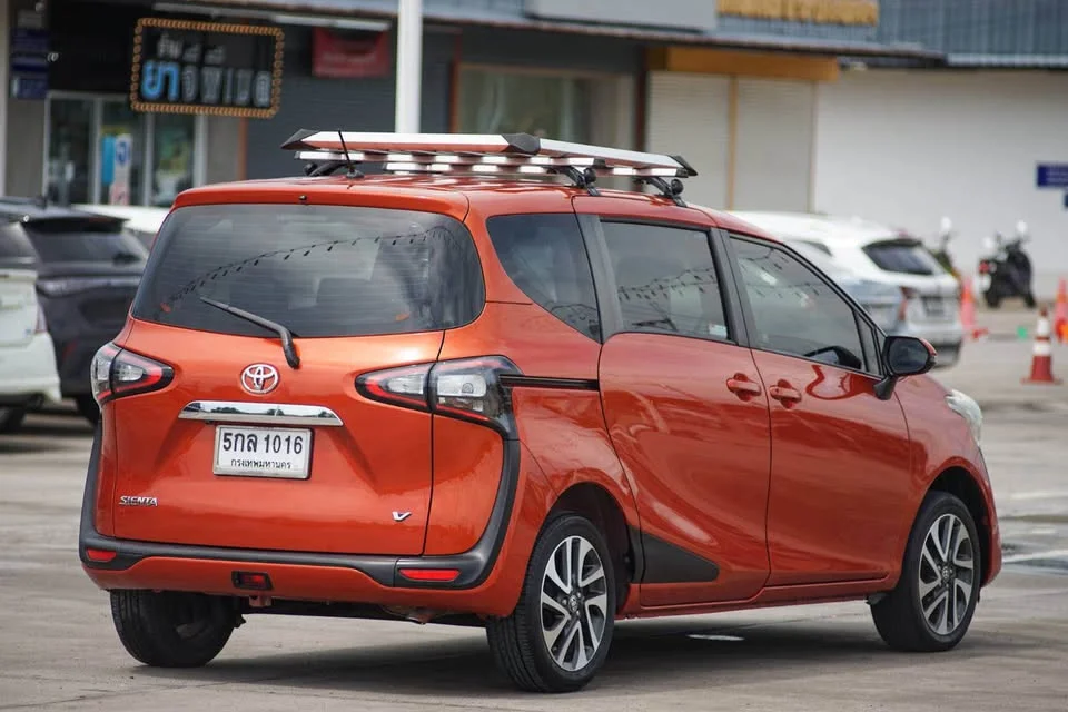 2016 Toyota Sienta II 2