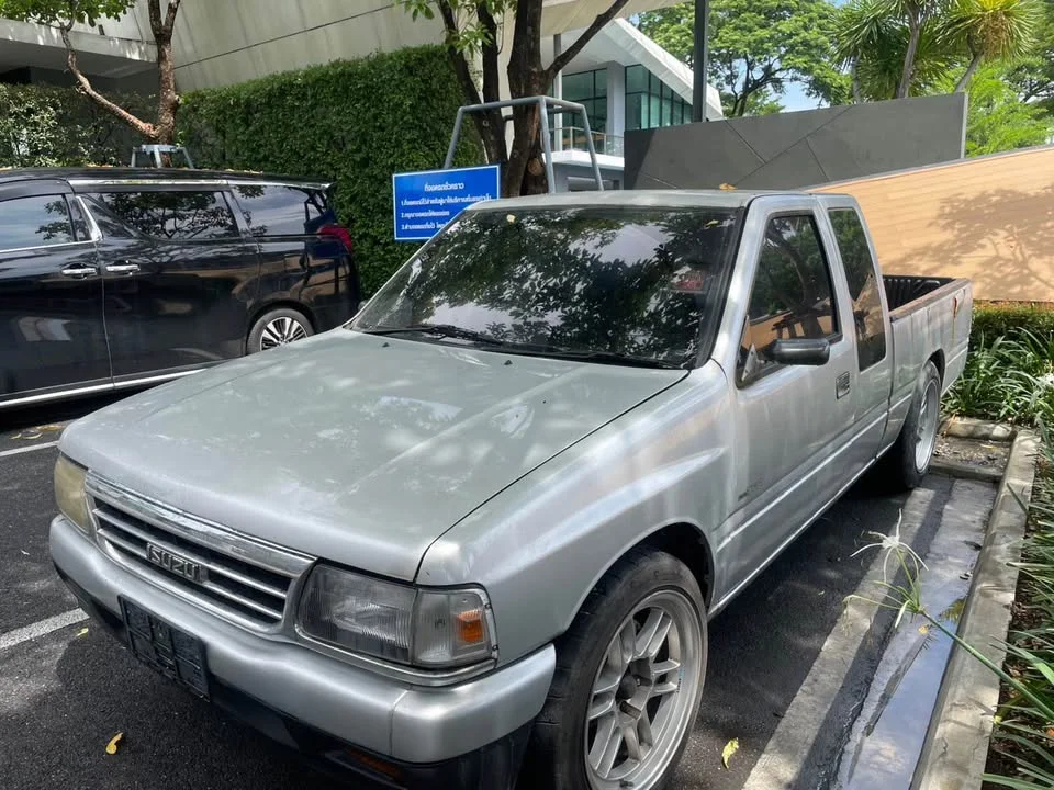 1988 Isuzu TFR III 2