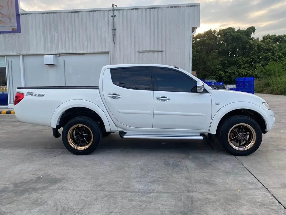 2012 Mitsubishi Triton IV 2