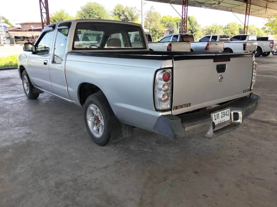 2004 Nissan Frontier I 3