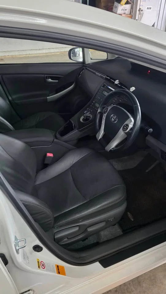 2011 Toyota Prius III 2