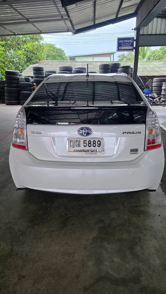 2011 Toyota Prius III 3