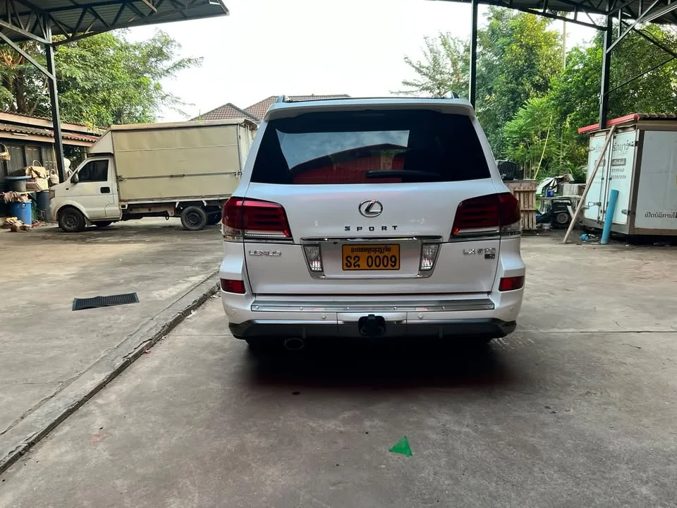2014 Lexus LX III 2