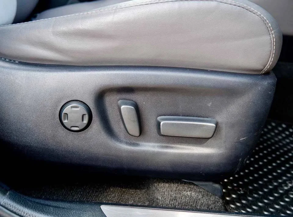 2016 Toyota Harrier III 3