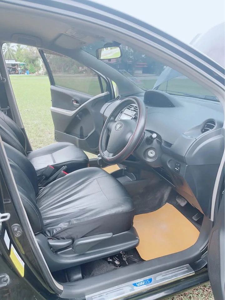 2011 Toyota Yaris II 2