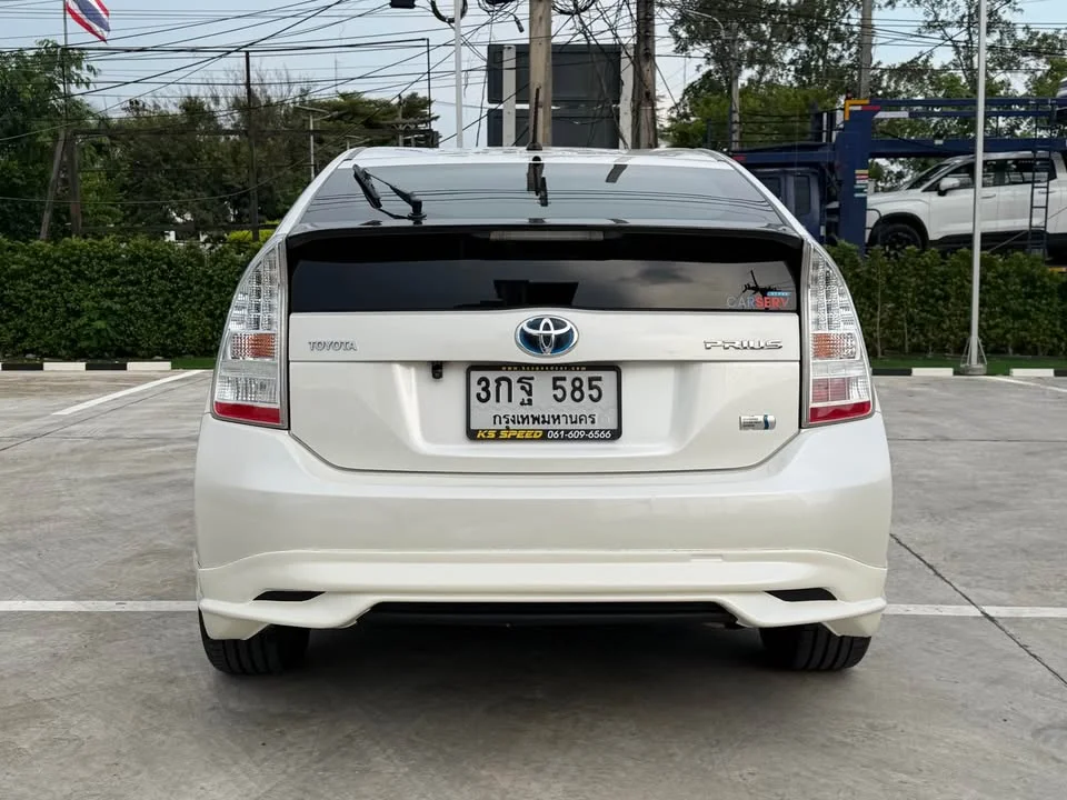 2011 Toyota Prius III 2