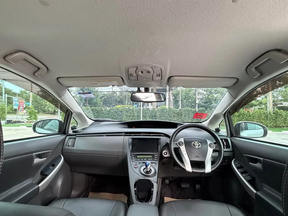 2011 Toyota Prius III 3