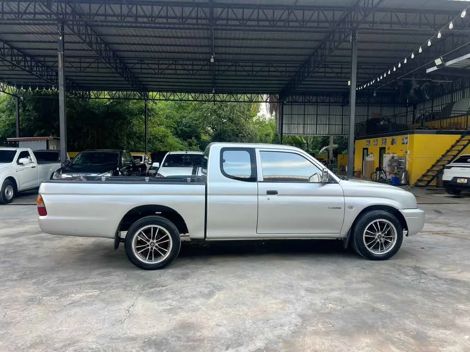 2002 Mitsubishi Strada III 3