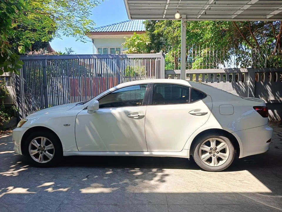 2006 Lexus IS II 3