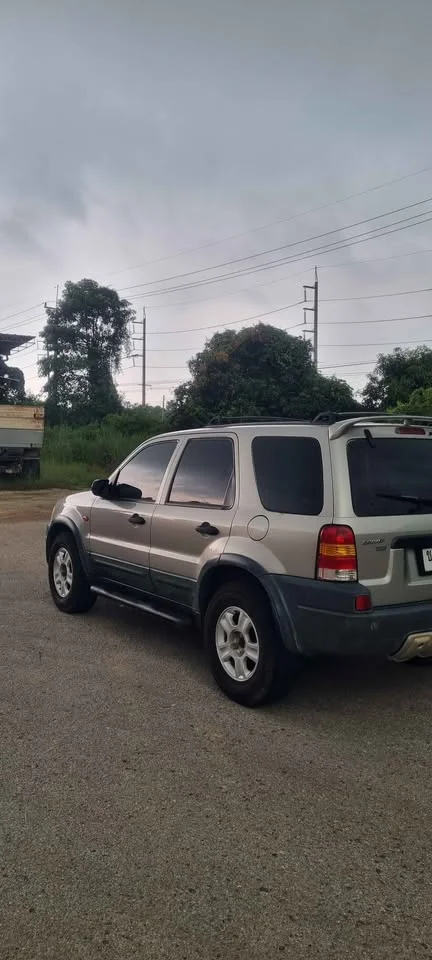 Ford Escape I 2