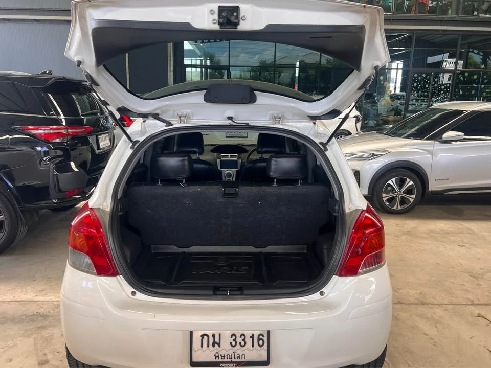 2010 Toyota Yaris II 3