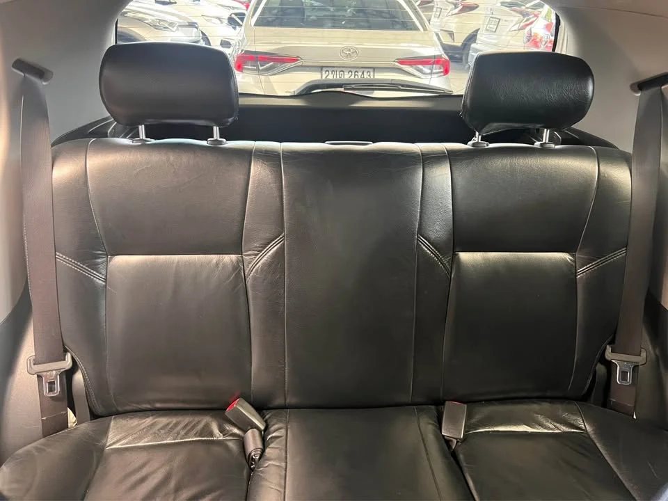 2010 Toyota Yaris II 2