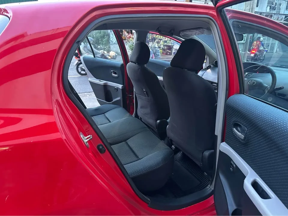 2006 Toyota Yaris II 2