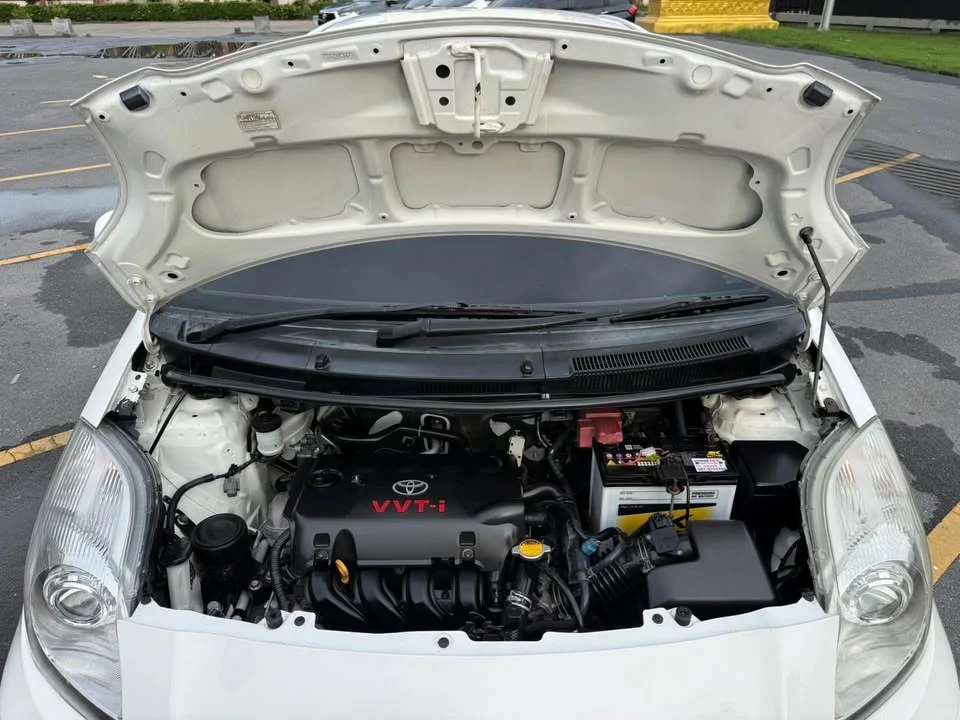 2010 Toyota Yaris II 3