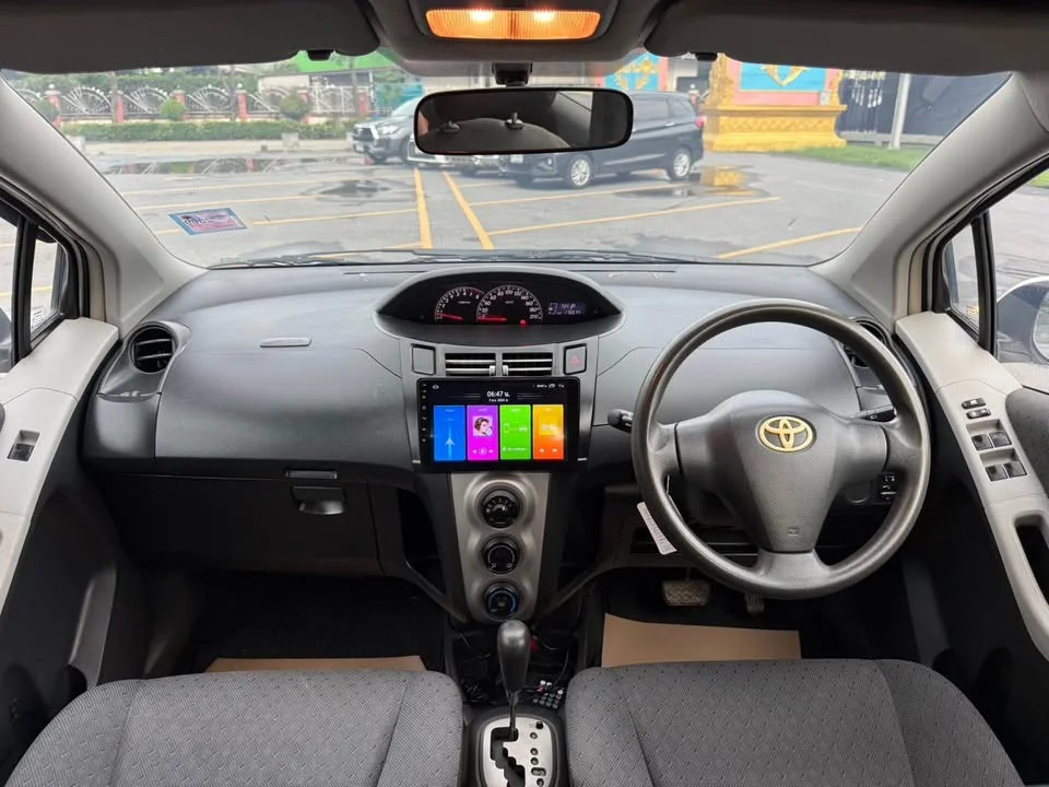 2010 Toyota Yaris II 2