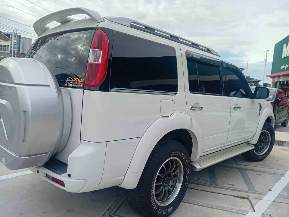 2010 Ford Everest I 3