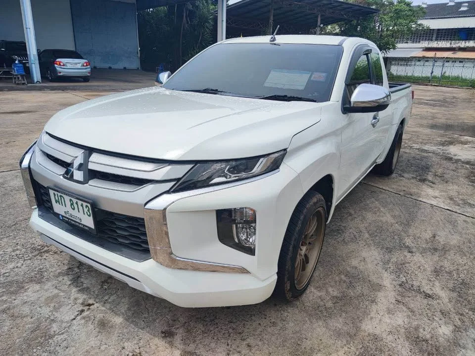2022 Mitsubishi Triton V 3