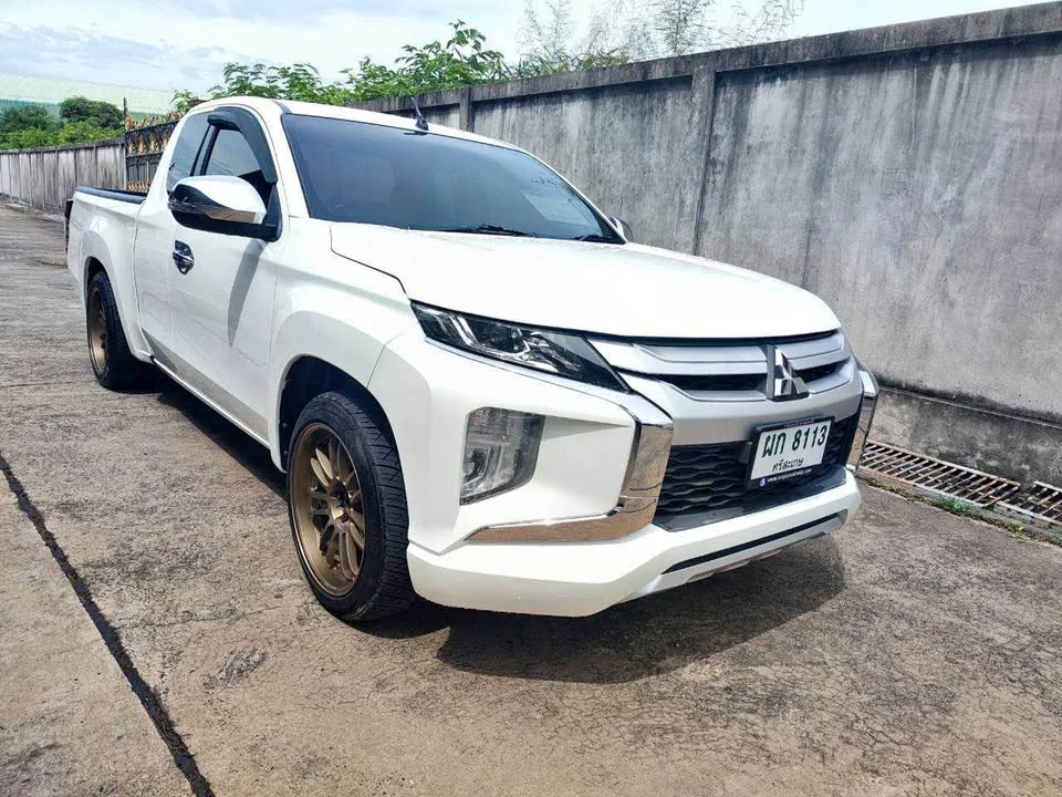 2022 Mitsubishi Triton V 2