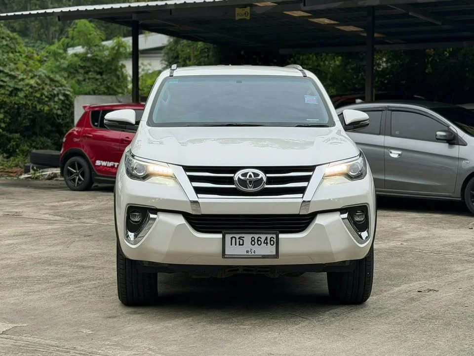 2004 Toyota Fortuner II 2