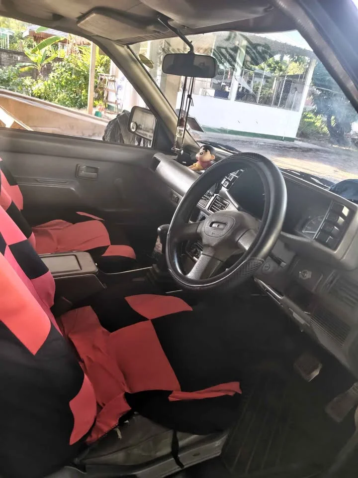 2000 Isuzu TFR III 2